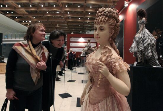 Visitors to Art of Doll exhibition