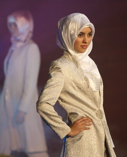 Islamic-clothes fashion contest of Muslim clothes