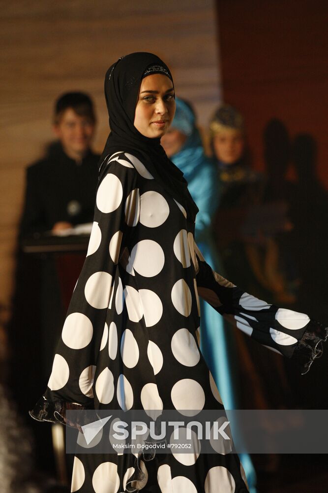 Islamic-clothes fashion contest of Muslim clothes