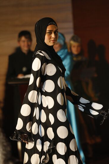 Islamic-clothes fashion contest of Muslim clothes