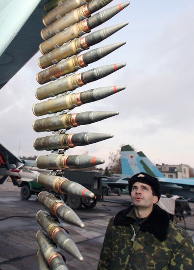 Su-27 equipped with shells for fighter aircraft's cannon