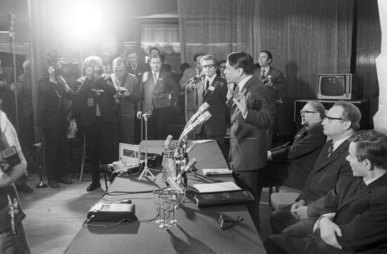 Romesh Chandra holding press conference