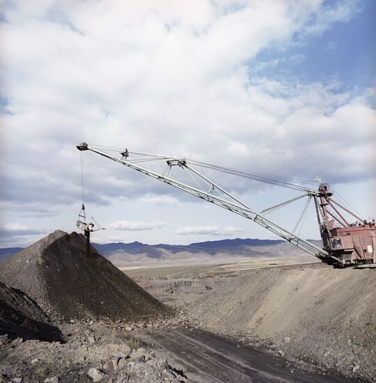 Coal mining in Chadan Valley