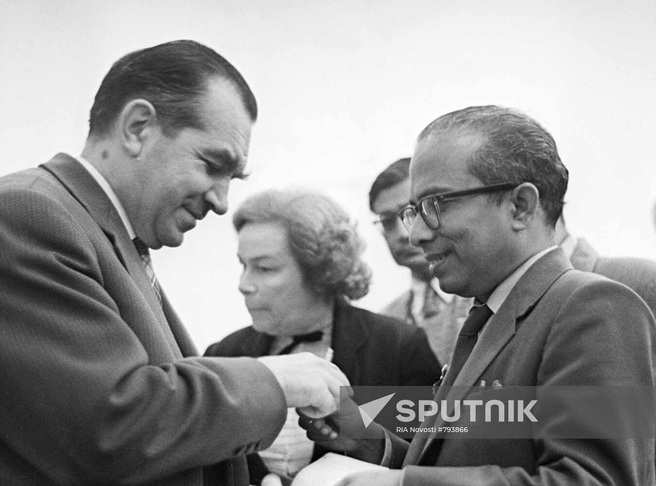 Professor N. Blokhin, doctor D. Gangu