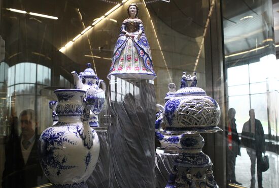"Russian Porcelain" exhibition in Moscow subway