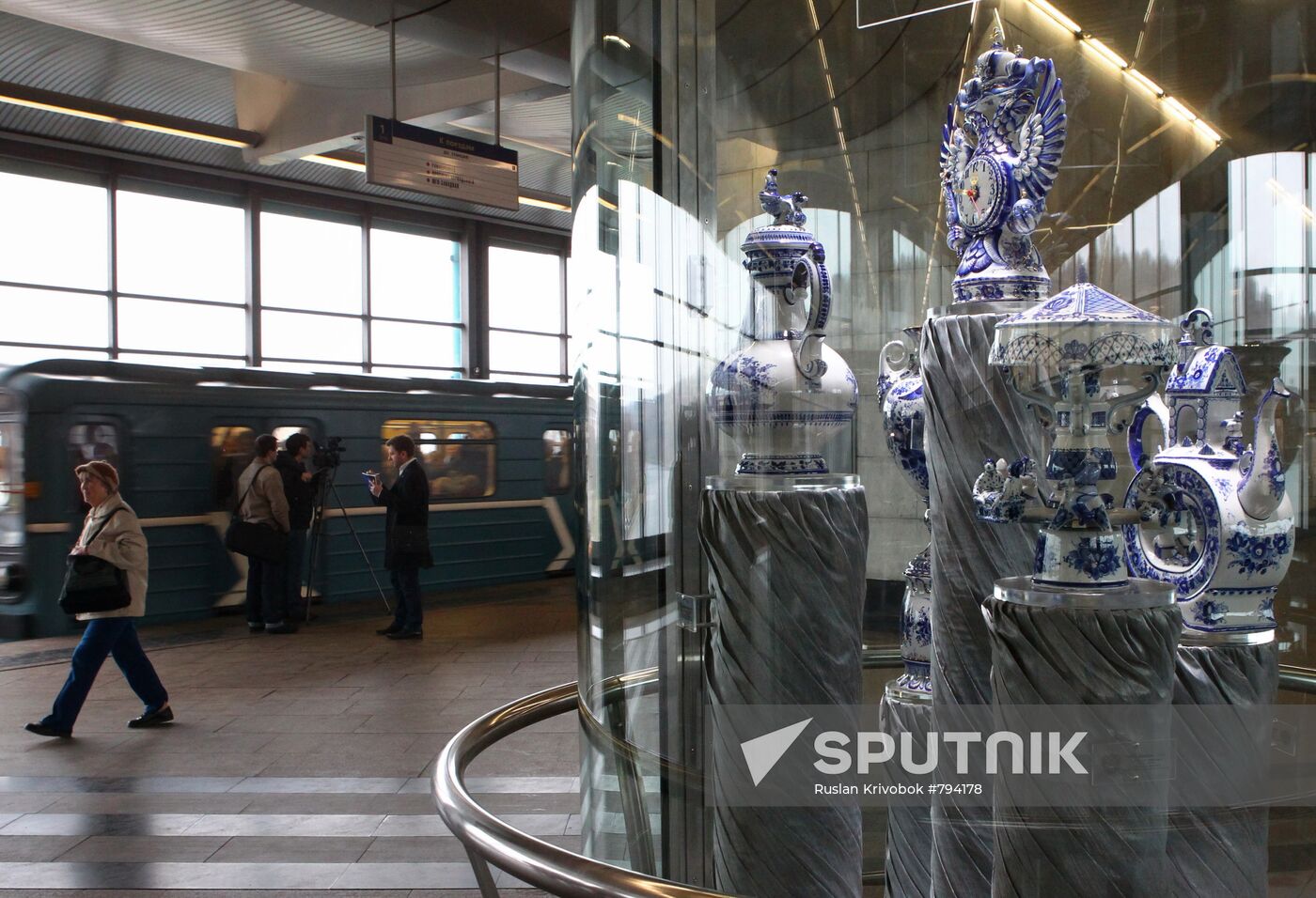 "Russian Porcelain" exhibition in Moscow subway