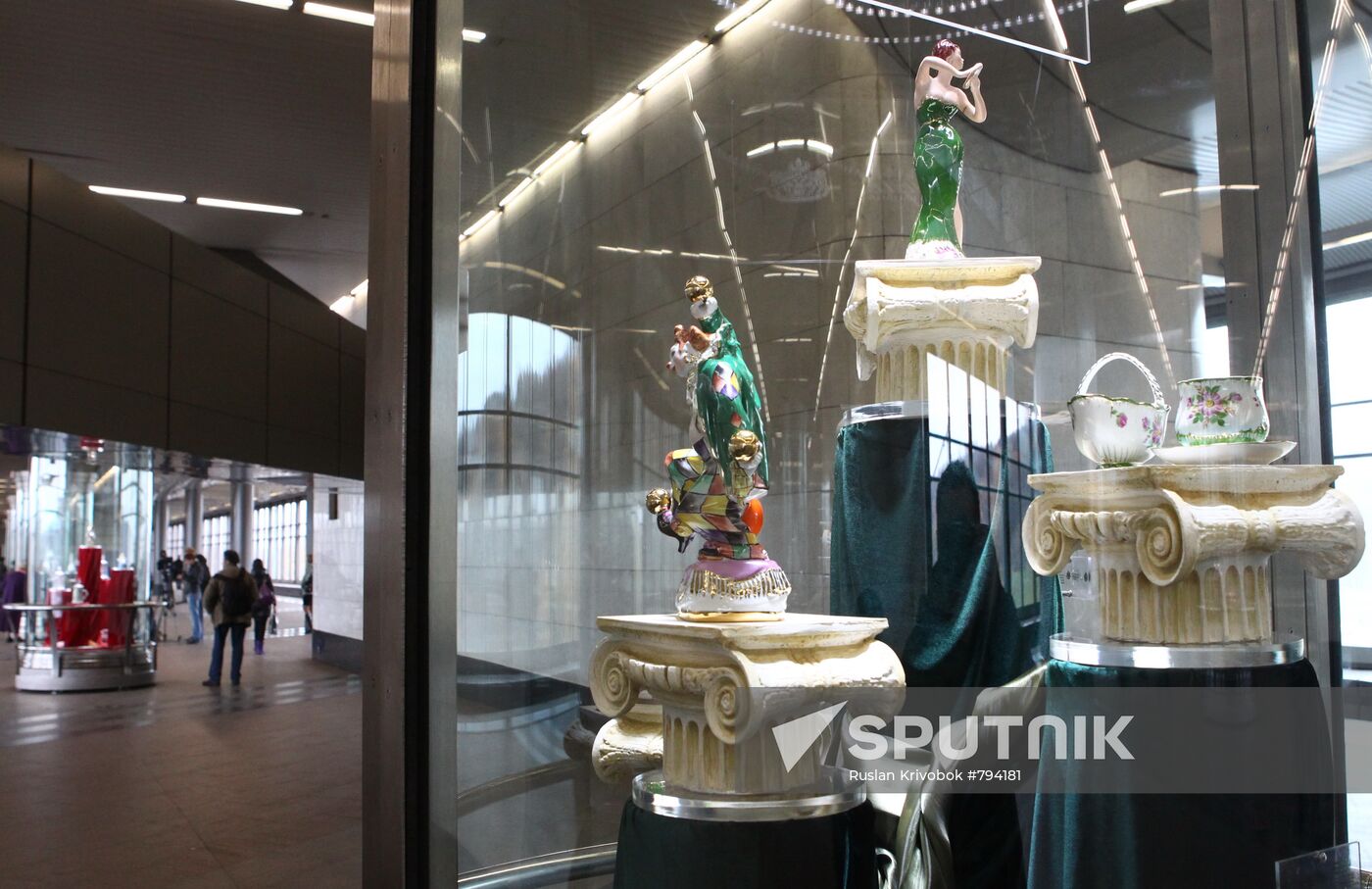 "Russian Porcelain" exhibition in Moscow subway