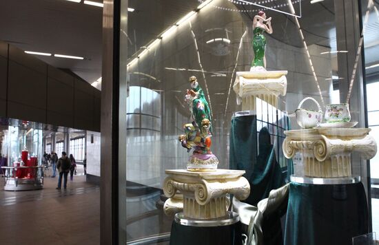 "Russian Porcelain" exhibition in Moscow subway