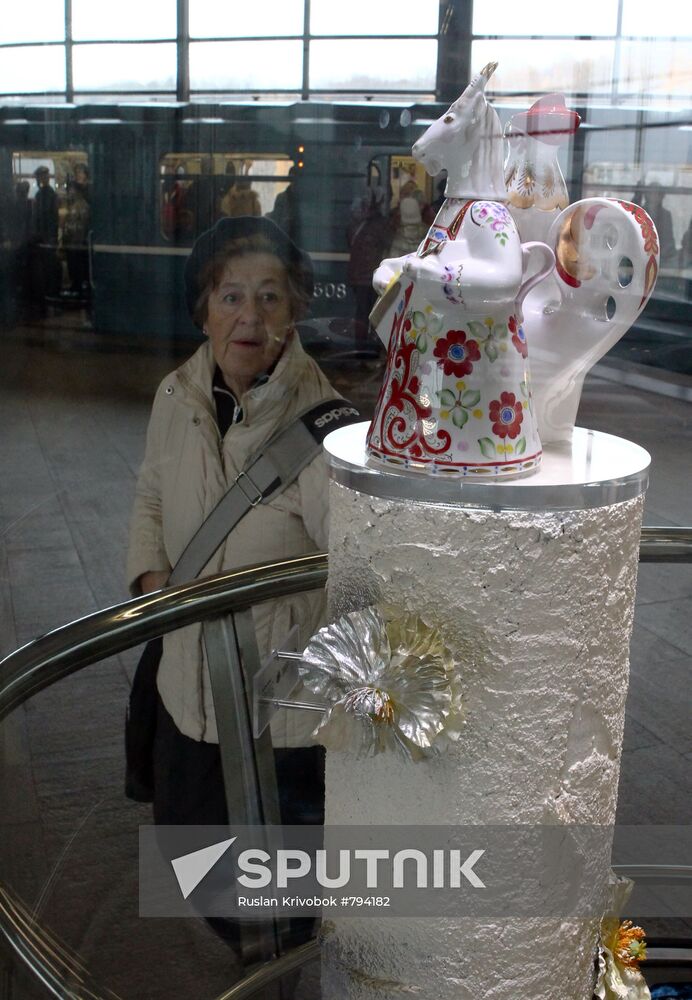 "Russian Porcelain" exhibition in Moscow subway
