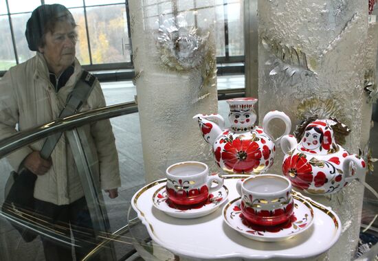 "Russian Porcelain" exhibition in Moscow subway