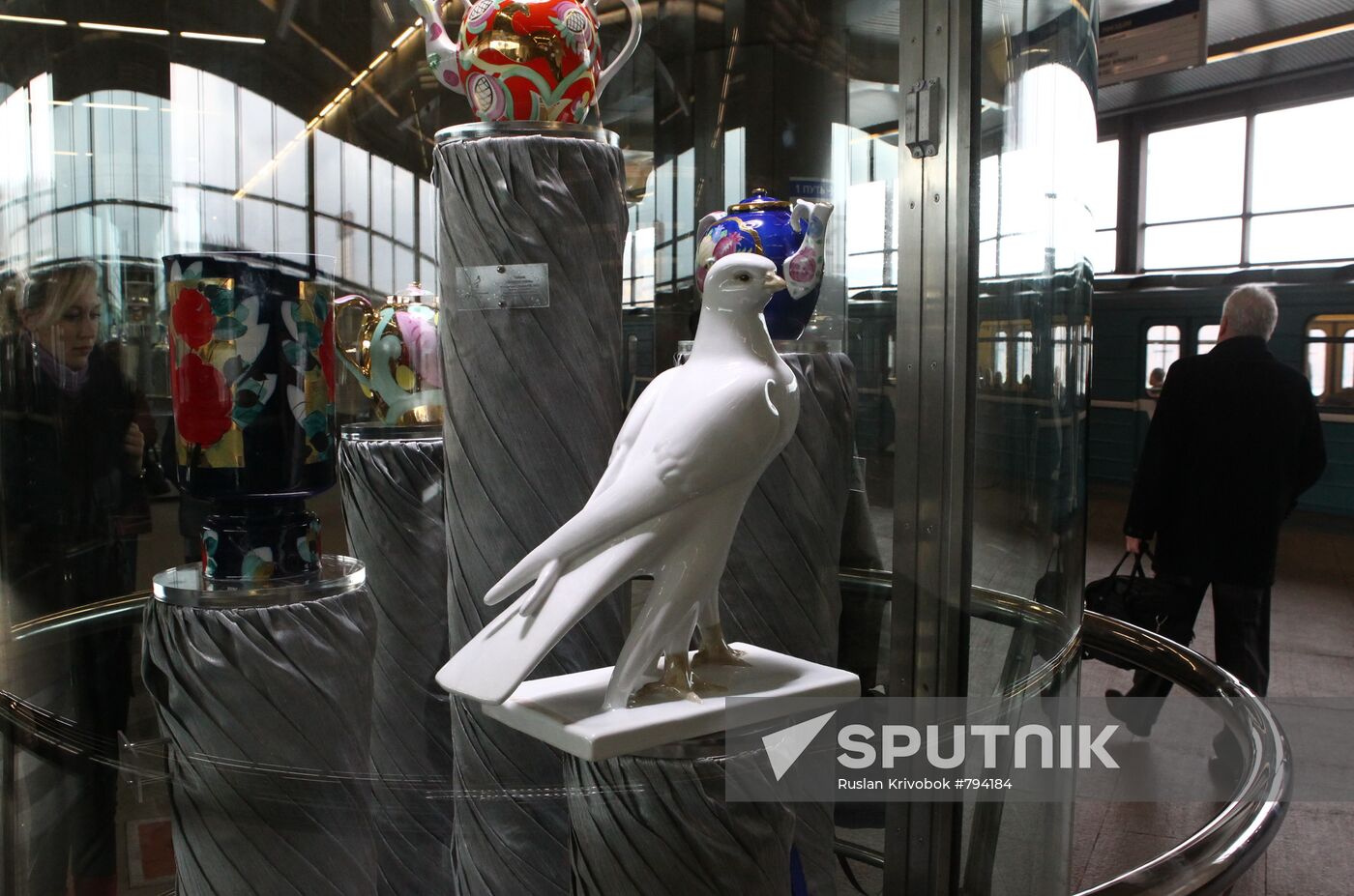 "Russian Porcelain" exhibition in Moscow subway