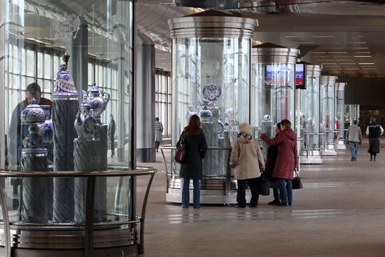 "Russian Porcelain" exhibition in Moscow subway