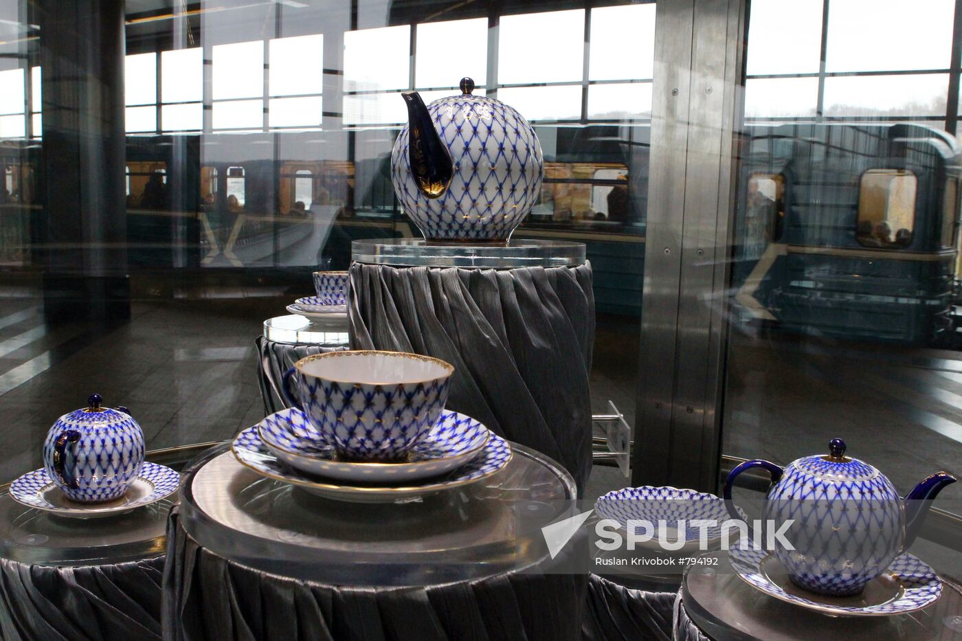 "Russian Porcelain" exhibition in Moscow subway