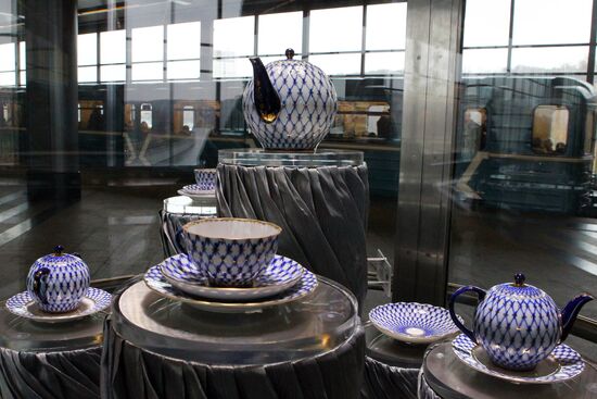 "Russian Porcelain" exhibition in Moscow subway