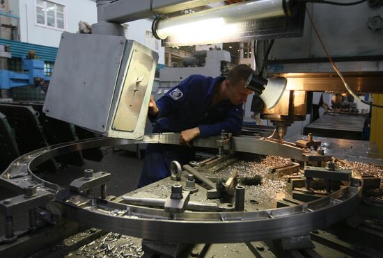 Titanium alloy-treatment shop