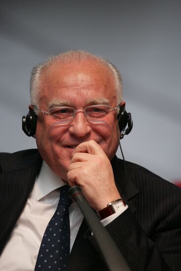 Former Russian Prime Minister Viktor Chernomyrdin dies at 72