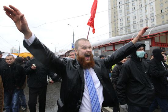 Russian ultra-nationalists march