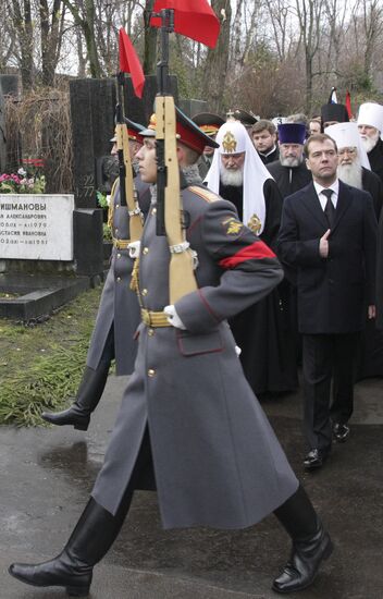 Dmitry Medvedev attends funeral service for Viktor Chernomyrdin