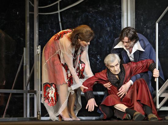 Alyona Yakovleva, Vadim Zavyalov and Andrei Barilo