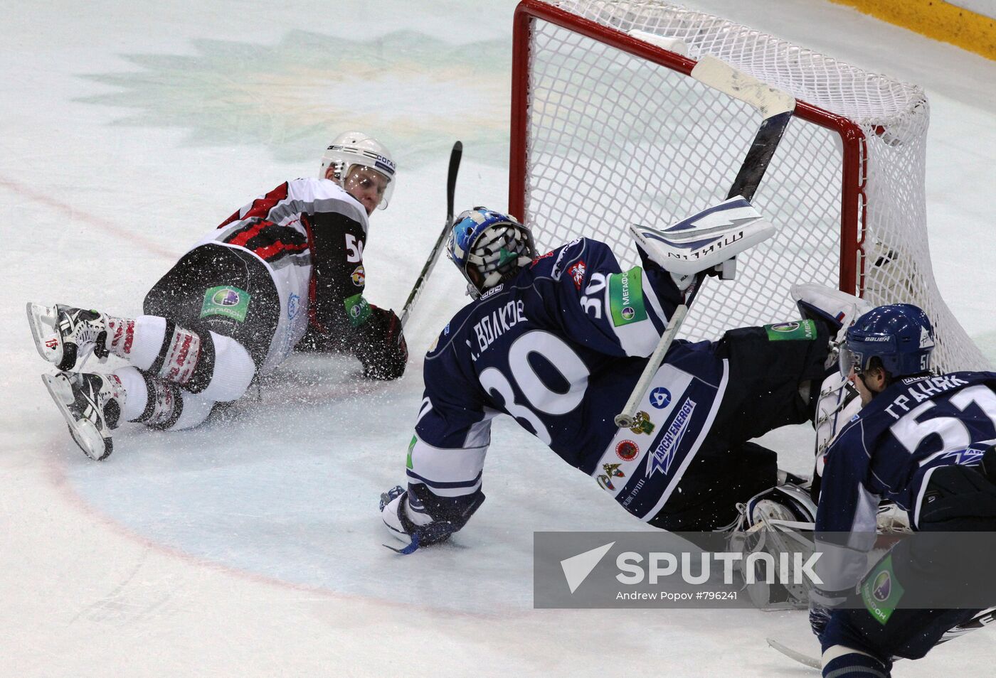 Hockey. KHL. Dinamo (Moscow) vs Traktor (Chelyabinsk)