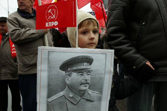 Demonstrations and rallies on anniversary of October Revolution