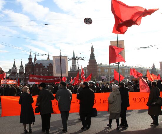 Communists march in Moscow on October Revolution day