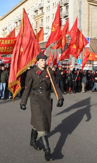 Communists march in Moscow on October Revolution day