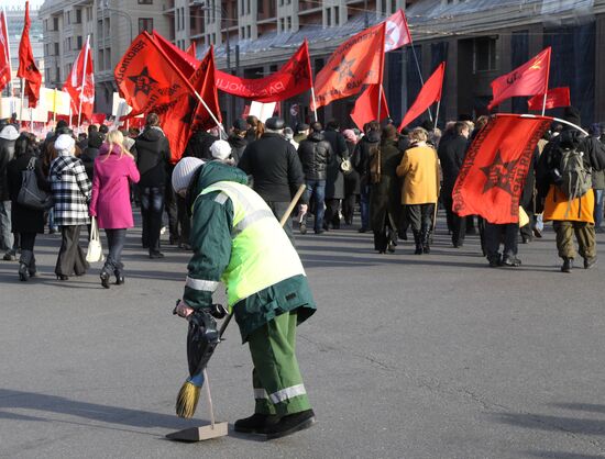 Communists march in Moscow on October Revolution day