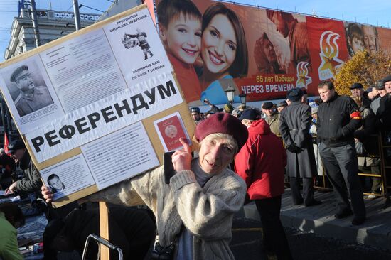 Communists march in Moscow on October Revolution day