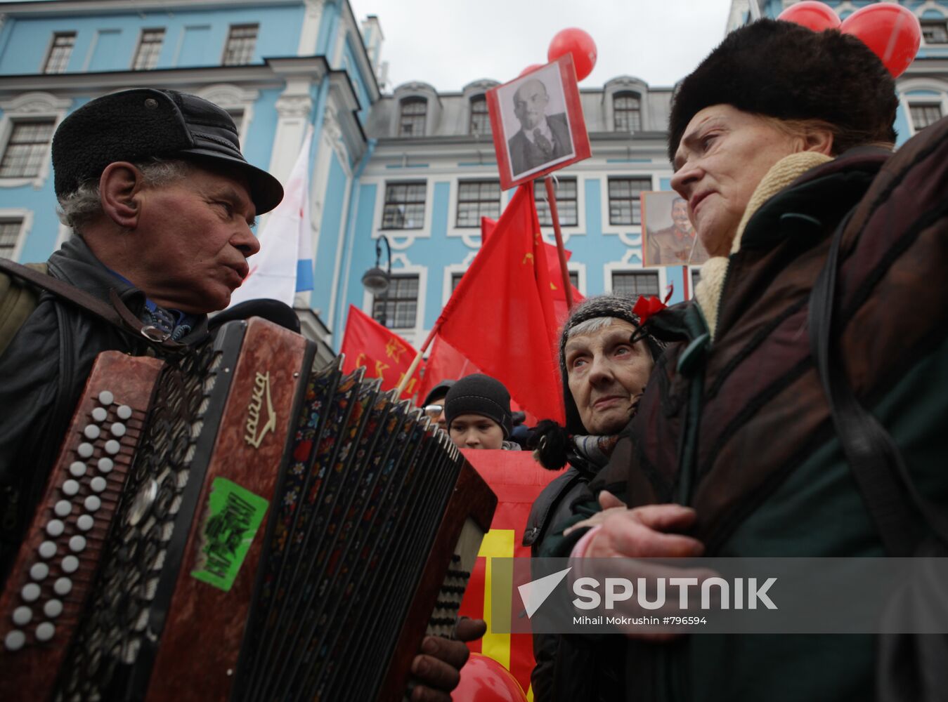 Communists rally near Aurora cruiser in St Petersburg