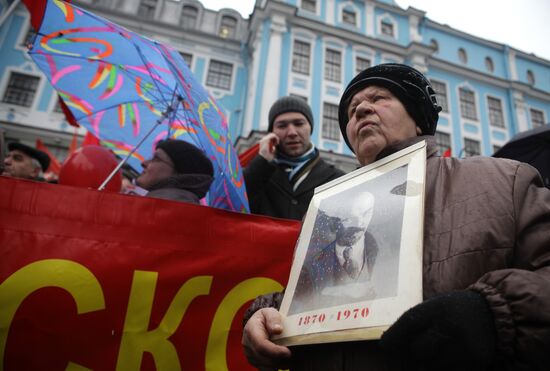Communists rally near Aurora cruiser in St Petersburg