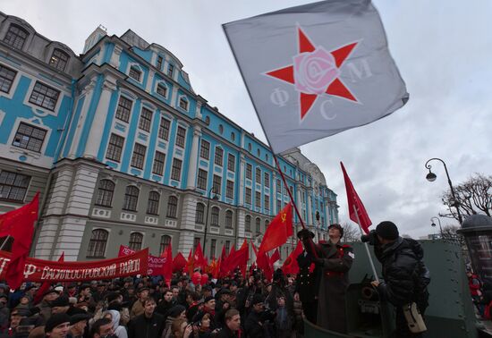 Communists rally near Aurora cruiser in St Petersburg