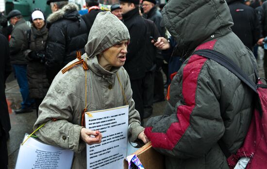 Communists rally near Aurora cruiser in St Petersburg