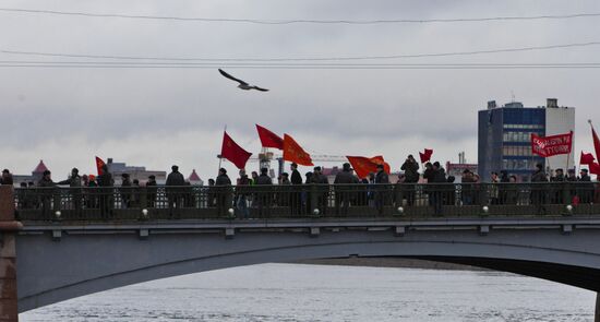 Communists rally near Aurora cruiser in St Petersburg