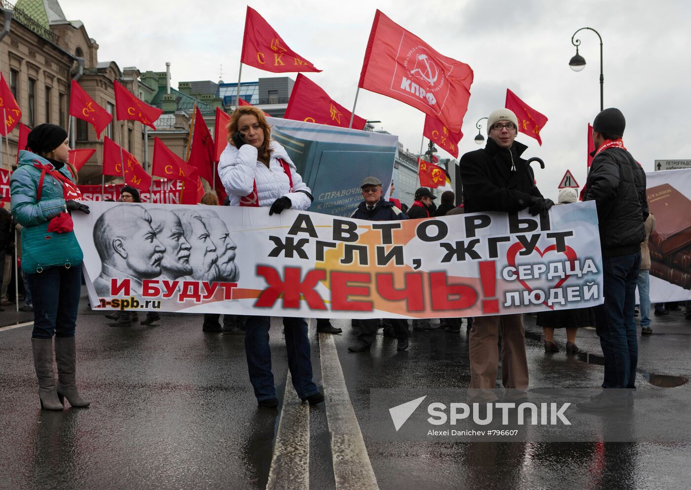 Communists rally near Aurora cruiser in St Petersburg