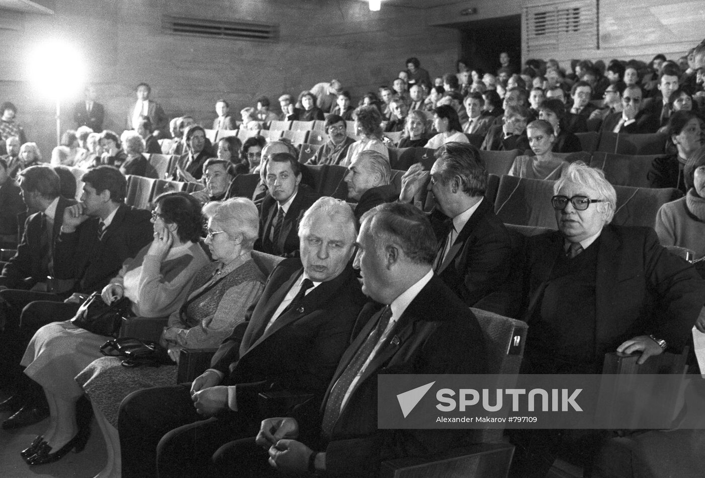 Yegor Ligachyov and Jumber Patiashvili in audience hall