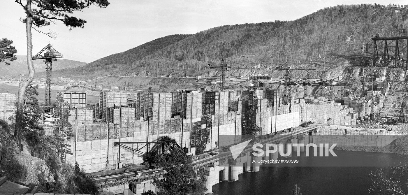Construction of dam of Krasnoyarsk Hydroelectric Power Plant