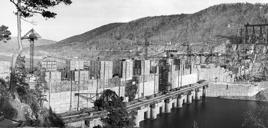 Construction of dam of Krasnoyarsk Hydroelectric Power Plant
