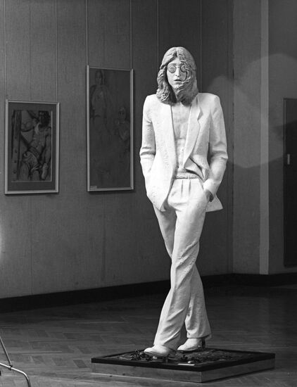 "John Lennon" sculpture