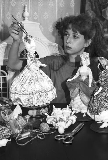 Aleksandra Khudyakova's dolls