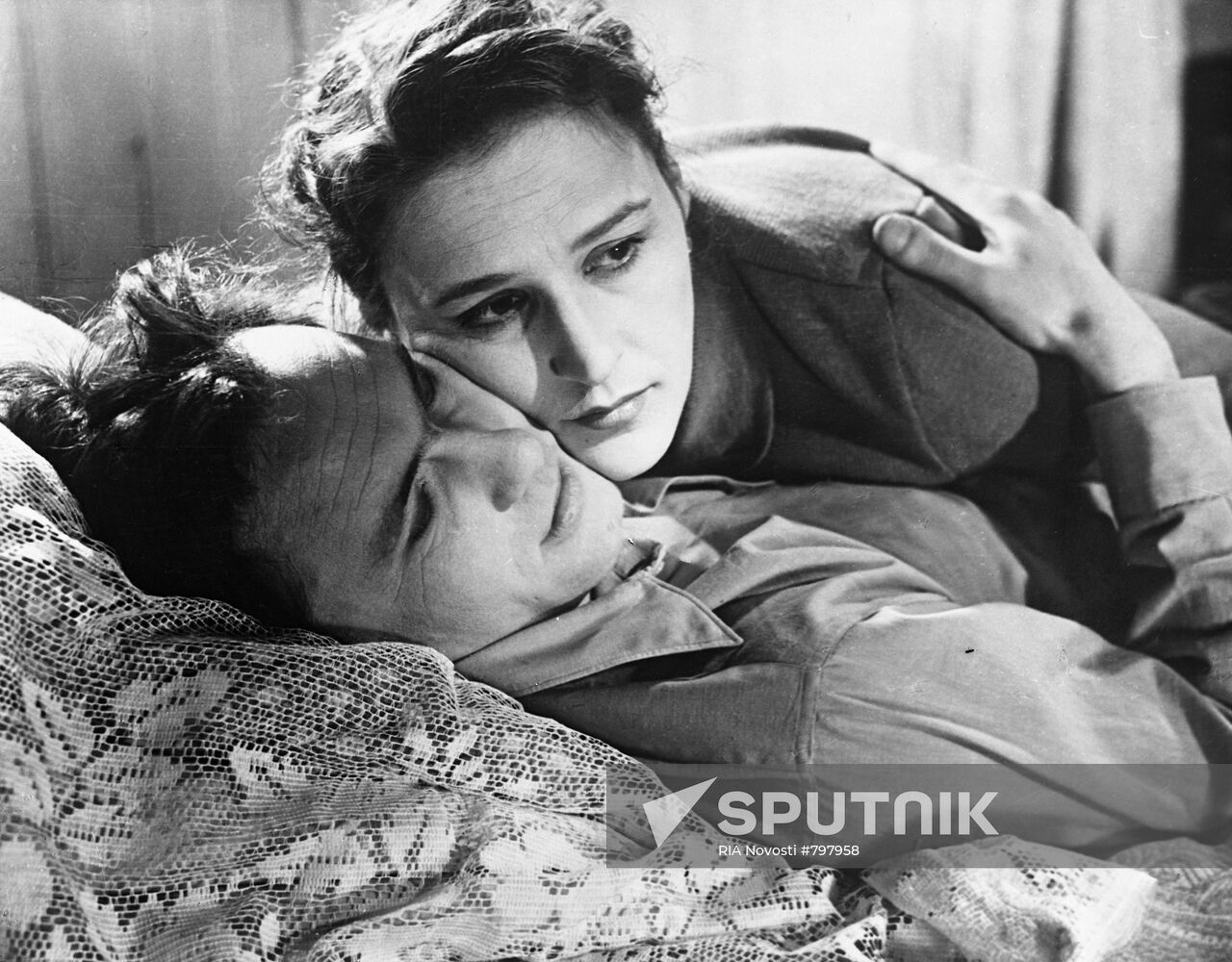 Nonna Mordyukova and Vasily Shukshin in movie A Simple Story
