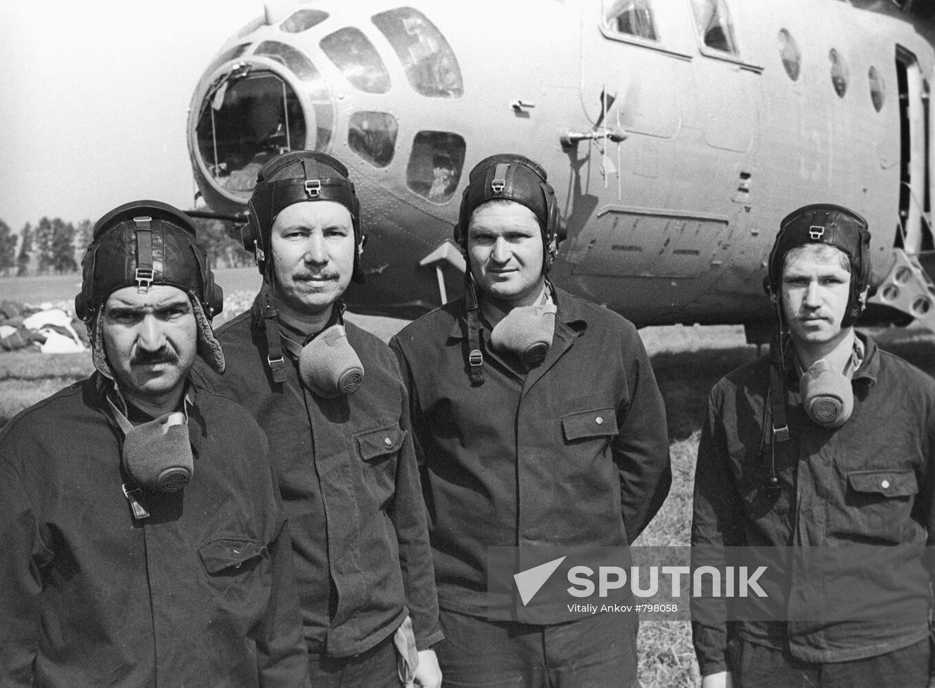 The crew of MI-6 helicopter at the Chernobyl nuclear power plant