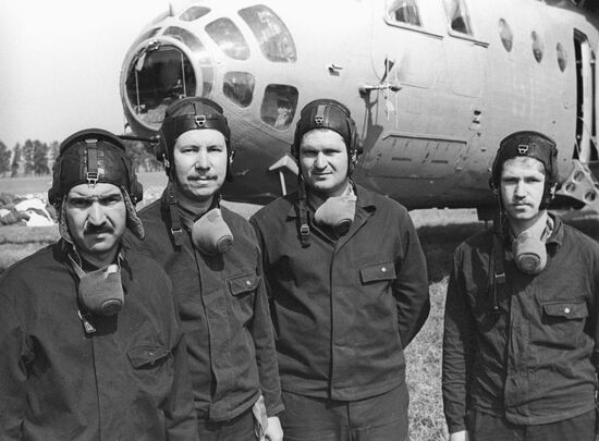 The crew of MI-6 helicopter at the Chernobyl nuclear power plant