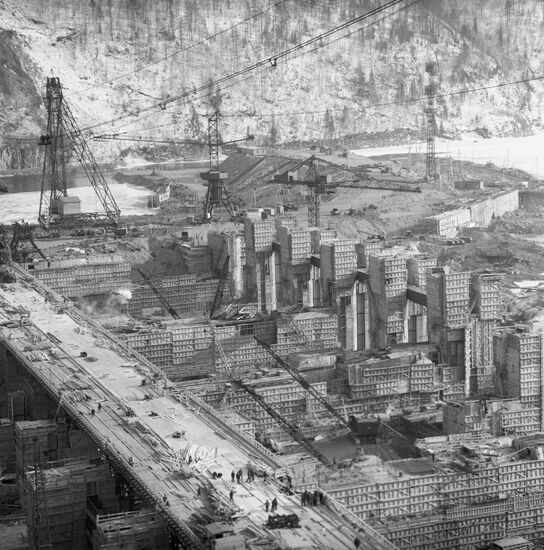 Construction of Krasnoyarsk hydro-power plant