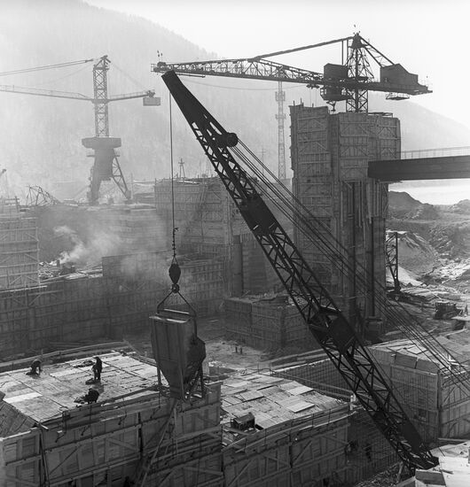 Placement of concrete into dam Krasnoyarsk hydro-power plant