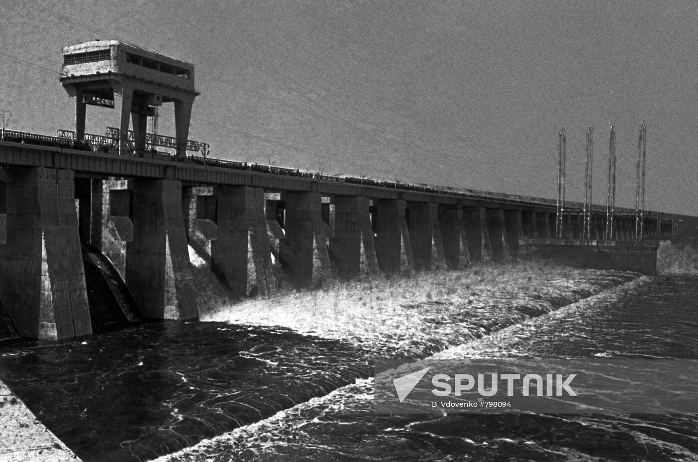 Overflow dam of V. Lenin Volga hydroelectric power plant