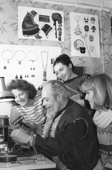 Alexei Kharlamov holding practical classes