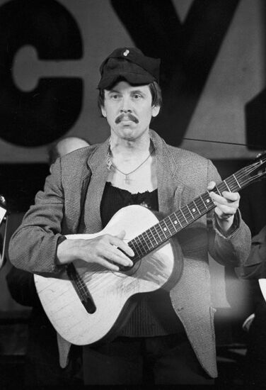 Artist Valery Zolotukhin in performance "Kind Man from Sezuan"