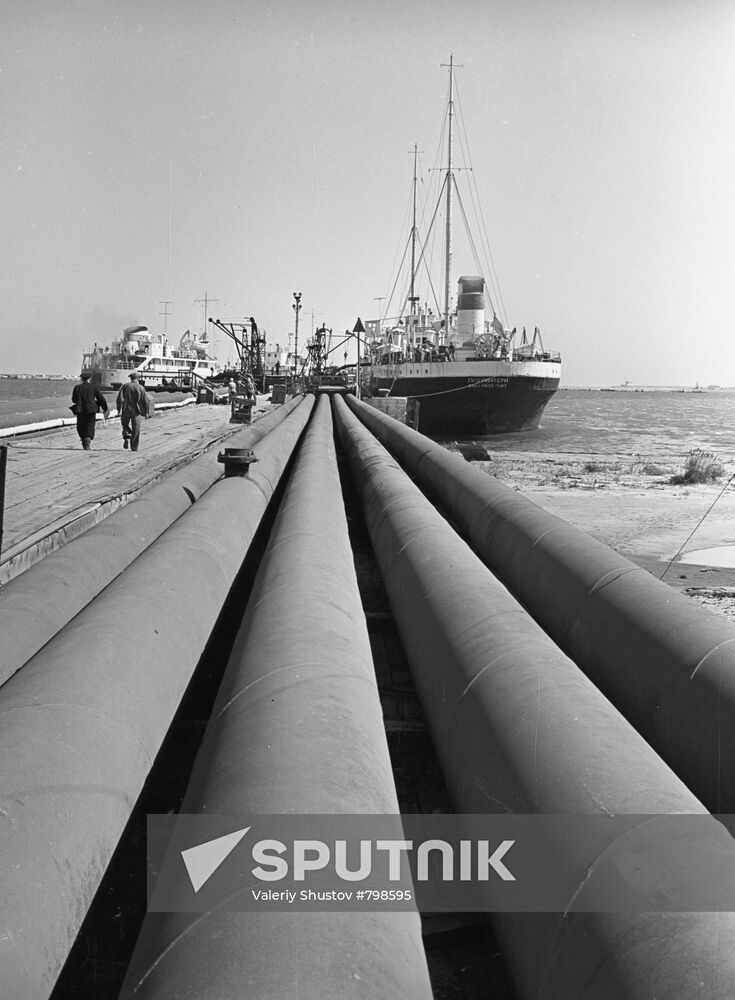 Oil terminal
