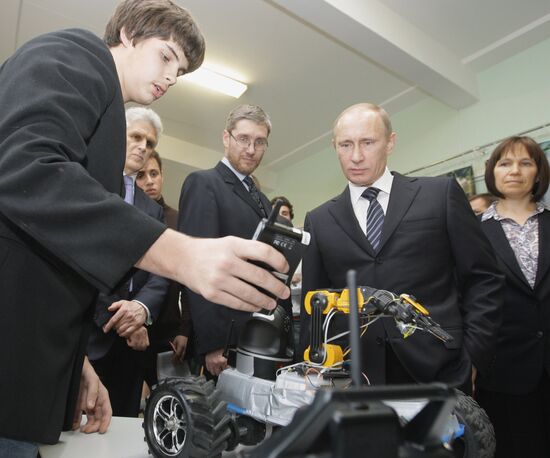 Vladimir Putin visits Moscow school No. 1060